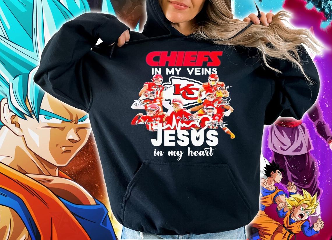 Chiefs in my veins Jesus in my heart signatures shirt t-shirt hoodie