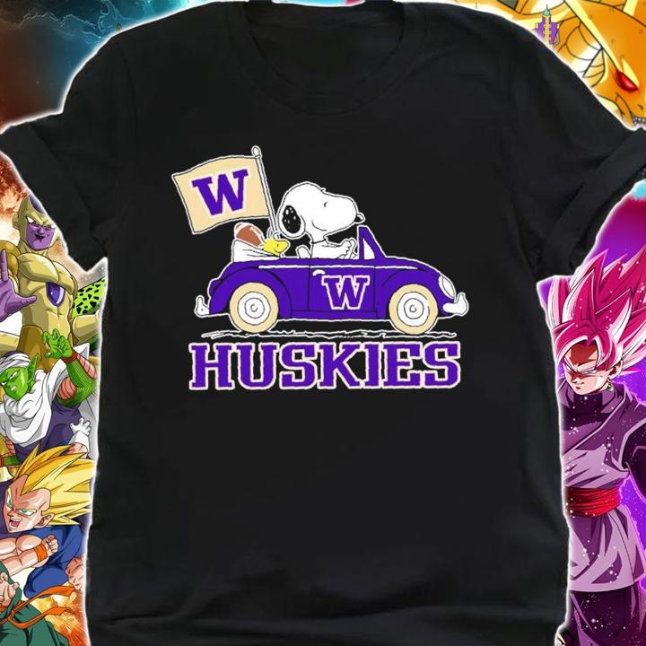 Snoopy And Woodstock Driving Car Washington Huskies Flag t-shirt shirt