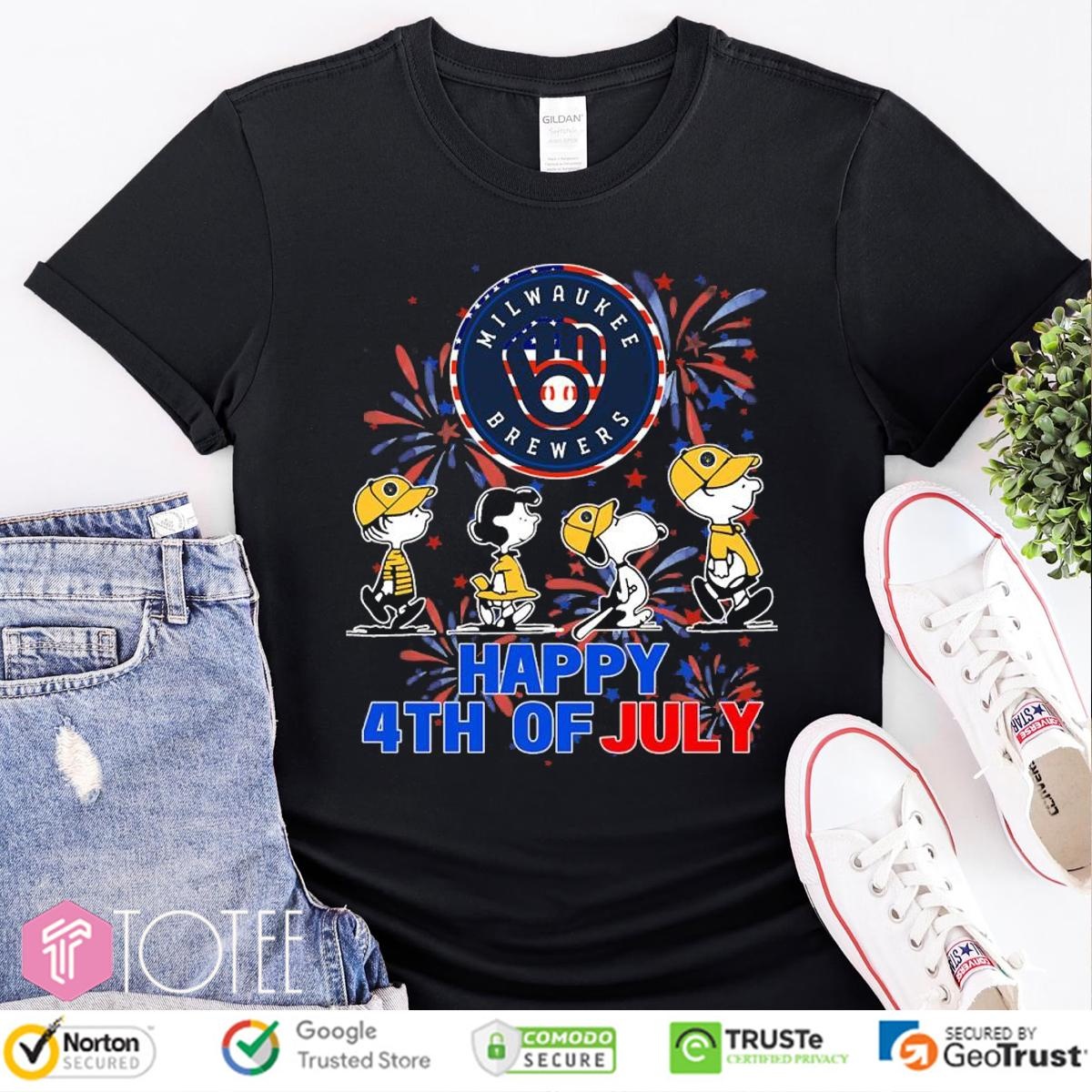Peanuts Milwaukee Brewers Snoopy Charlie Brown Happy 4Th Of July Baseball T-shirt